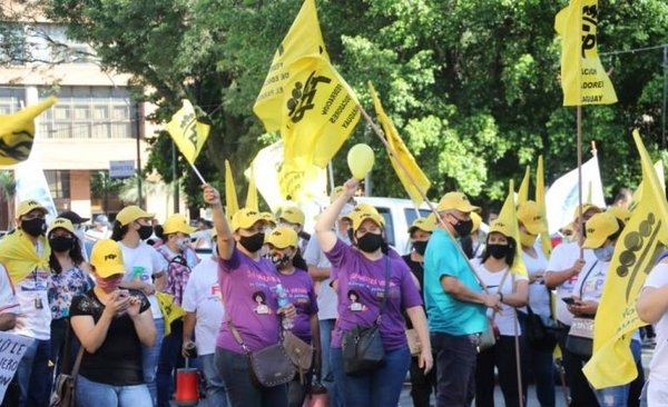 Diario HOY | Hacienda dice no tener recursos para aumento del 16%: docentes amenazan con huelga