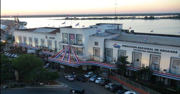 Titular de Aduanas denunció a Martín Arévalo por tráfico de influencias