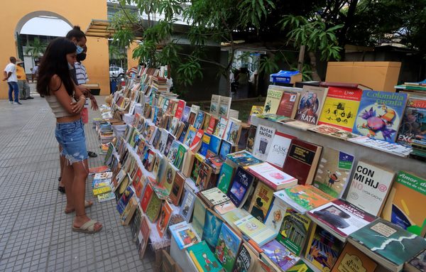 Libros a cambio de comida, la apuesta desesperada de libreros en Colombia - MarketData