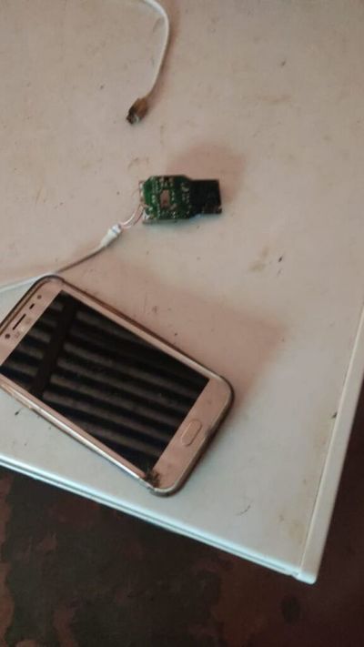 Agricultor muere electrocutado por el cargador de su celular