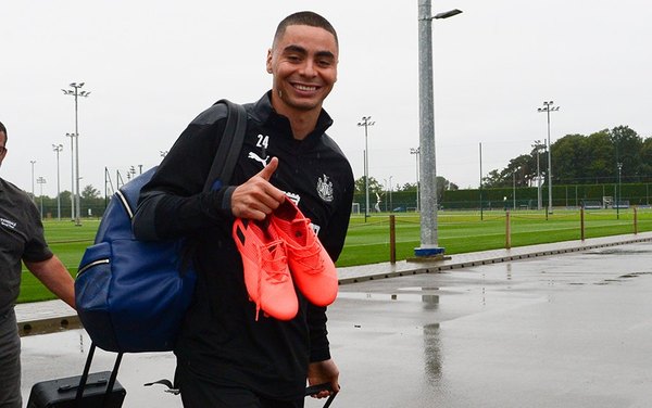 En Inglaterra dicen que Paraguay liberó a Almirón para jugar ante el United