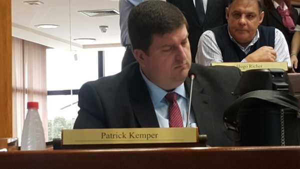 Empresa denunció robo de mercaderías en Aduanas y documento fue girado a Comisiones, según Kemper