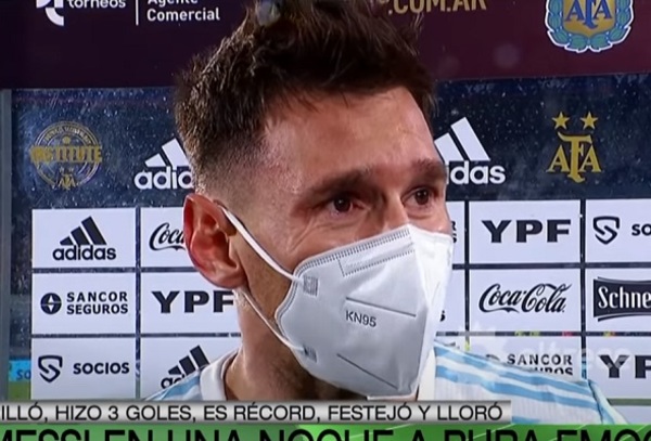 Messi se emociona hasta las lágrimas tras triplete