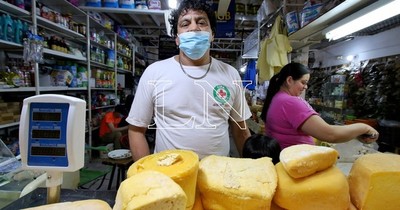 La Nación / Comerciantes de Encarnación buscan ayuda ante deudas por cierre de fronteras