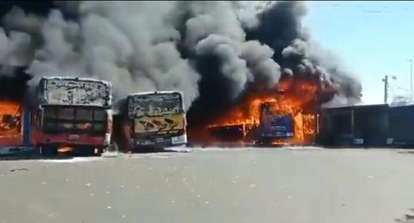 ¡Incendio en la parada de la línea 27!