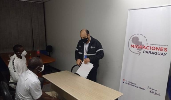 Diario HOY | Expulsan del país a dos ciudadanos de Cabo Verde