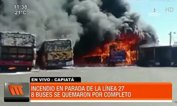 Incendio en parada de la Línea 27 afectó a nueve buses | Telefuturo