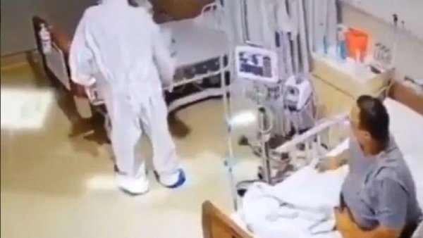 ¡El susto de su vida! Mujer confundió a su enfermero con un fantasma