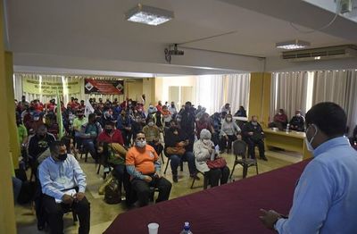 Docentes anuncian huelga indefinida en octubre si no hay aumento salarial del 16% - Nacionales - ABC Color