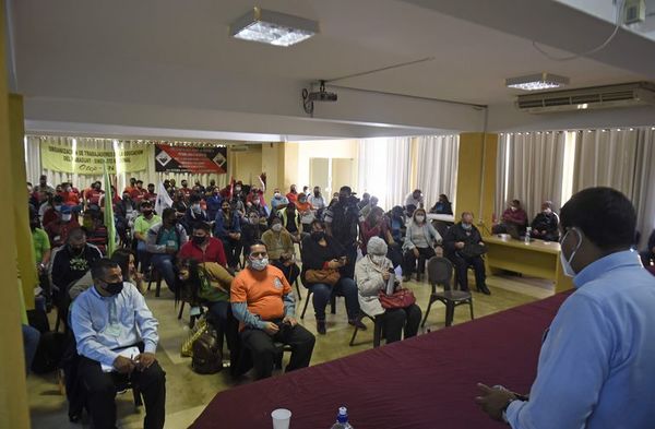 Docentes anuncian huelga indefinida en octubre si no hay aumento salarial del 16% - Nacionales - ABC Color