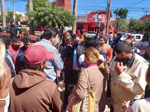 Funcionarios de aseo urbano no descartan más manifestación » San Lorenzo PY