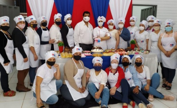 Beneficiarias culminan capacitación con exposición de trabajos