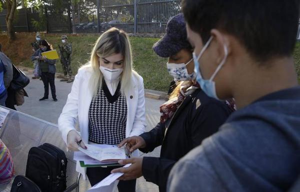 Defensa Pública asistirá mañana a adolescentes en vacunatorios