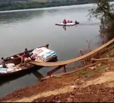 Contrabandistas instalan “TOBOGAN” para cargar embarcaciones y cruzar la FRONTERA