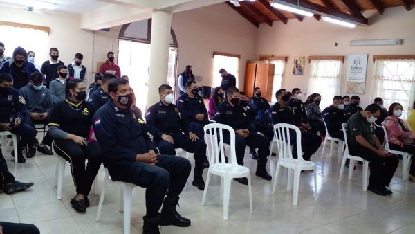 Brindaron charla para prevenir el suicidio de agentes de policía