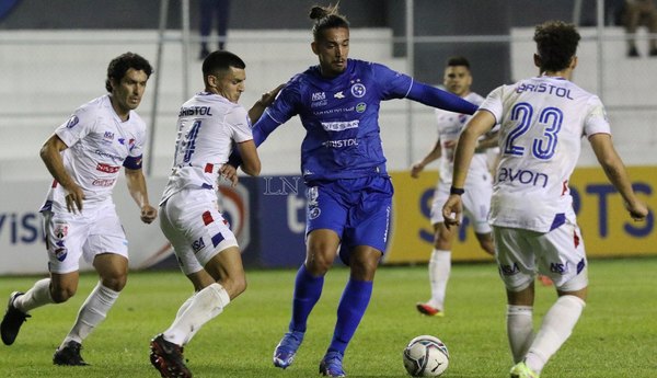 Un atractivo empate entre Nacional y Sol en el retorno del fútbol local