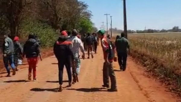 En Guahory de nuevo se enfrentan campesinos y policías desde ayer