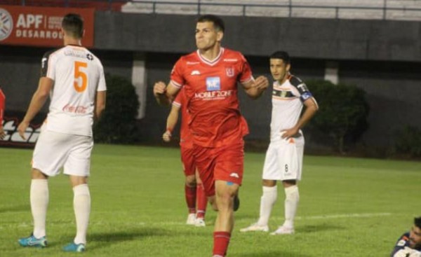 El “3” vuelve a triunfar y se mete en la zona de pelea por el ascenso