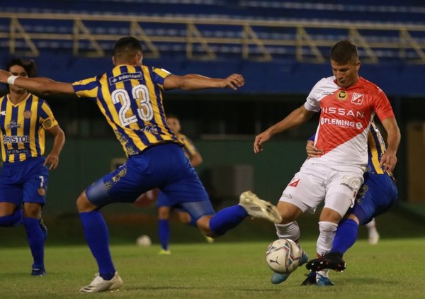 Luqueño y River se enfrentan en un duelo más que clave por la permanencia