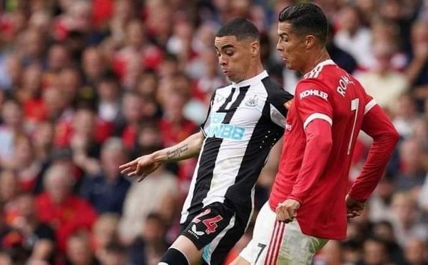 La gran jugada de Almirón ante el Manchester de Cristiano Ronaldo