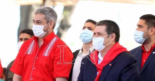 La Nación / Cartes y Abdo sellaron en Ybycuí la unidad colorada con el abrazo republicano