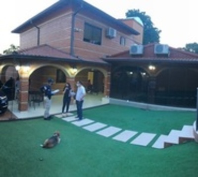 Allanan residencias de aduaneros - Paraguay.com