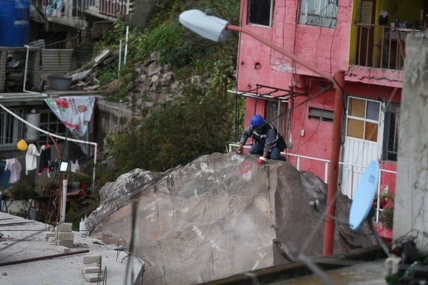 Tres personas continúan desaparecidas tras el derrumbe en el centro de México - Mundo - ABC Color
