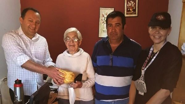 Cae ex policía y recuperan dinero robado a una anciana