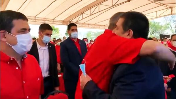 Pálido “abrazo cicatriz” entre Marito y HC en el 134° aniversario de la ANR - Nacionales - ABC Color