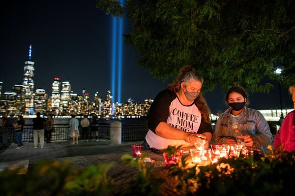 Con el brillo de las luces del World Trade Center cerraron los actos conmemorativos del 11-S | Ñanduti