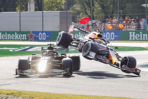 Verstappen (Red Bull) y Hamilton (Mercedes) se chocan y quedan fuera del GP de Italia - Automovilismo - ABC Color