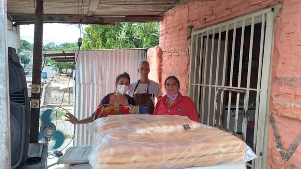 Realizan pollada a beneficio de la joven que cayó del bus tras asalto