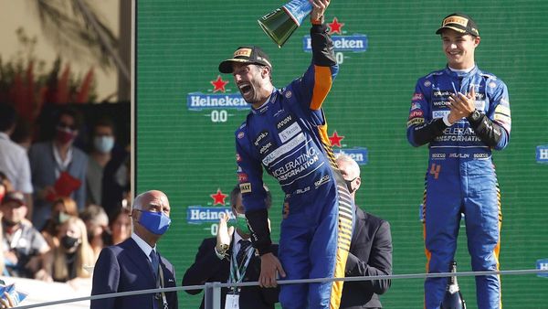 Daniel Ricciardo gana en Monza mientras arde el mundial