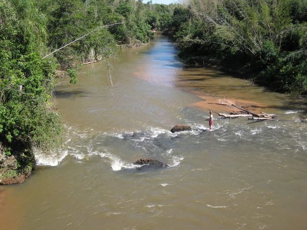 Hombre cayó y desapareció en las aguas del río Ypané - Nacionales - ABC Color