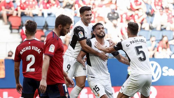 Omar Alderete cierra la goleada del Valencia