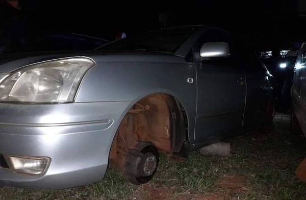 Diario HOY | Aprovecharon festejo de ANR para llevarse hasta ruedas de auto frente a seccional