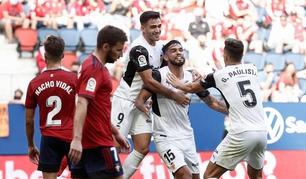 Omar Alderete se viste de goleador y el Valencia es líder en España