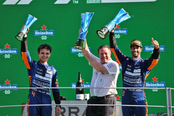 Daniel Ricciardo gana GP de Italia de F1 tras abandono de Verstappen y Hamilton