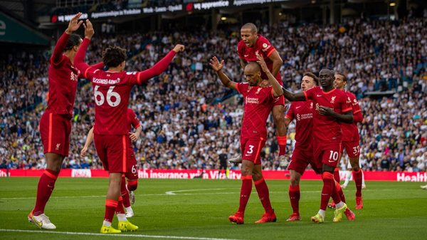 Liverpool gana al Leeds en triunfo agridulce por grave lesión de Elliott