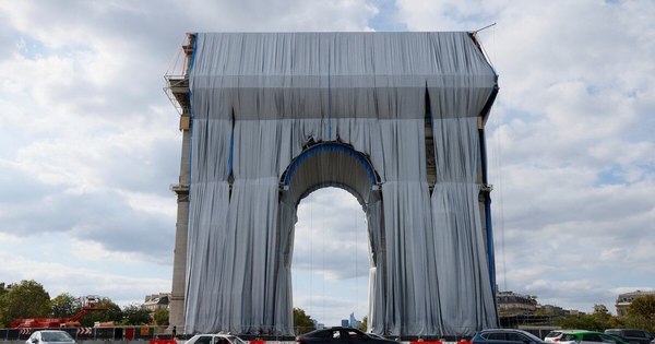 La Nación / Empieza el “empaquetado” del Arco del Triunfo de París, obra póstuma del artista Christo