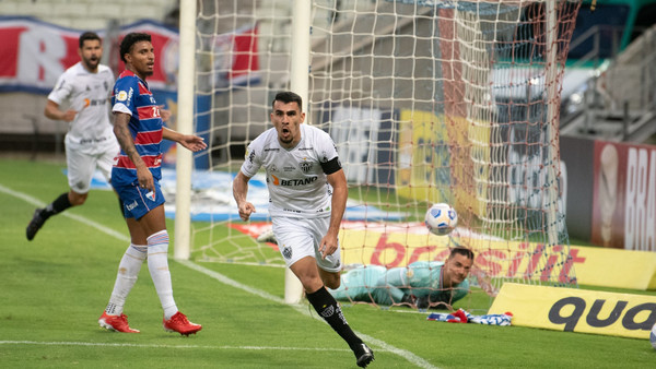 Junior Alonso lidera la victoria del Mineiro