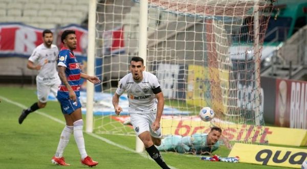 Mineiro gana con un gol de Alonso y se fortalece en la cima