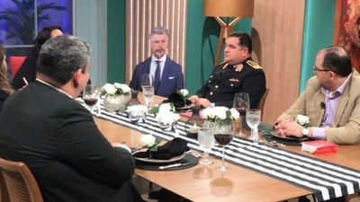 "Giuzzio es un muñeco de cartón", no dio la cara en el programa de Mina