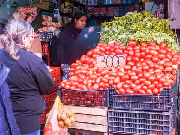 Mercado de abasto municipal de CDE abarrotado de TOMATES de CONTRABANDO