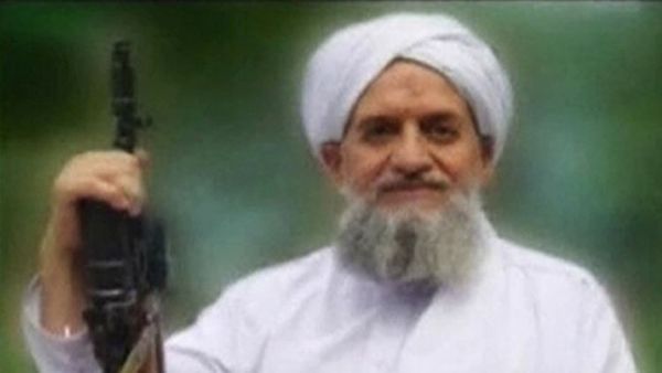 El líder de Al Qaeda, que se rumoreaba que estaba muerto, aparece en un video