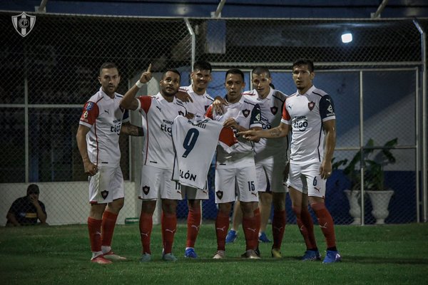 Cerro Porteño gana y no le pierde pisada a Guaraní