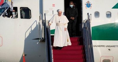 La Nación / Francisco llegó a Eslovaquia con su mensaje de paz