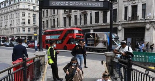 La Nación / Gobierno británico no impondrá pase sanitario