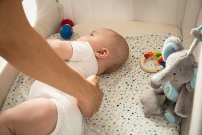 Mover de posición a los bebés para evitar deformación del cráneo - Estilo de vida - ABC Color
