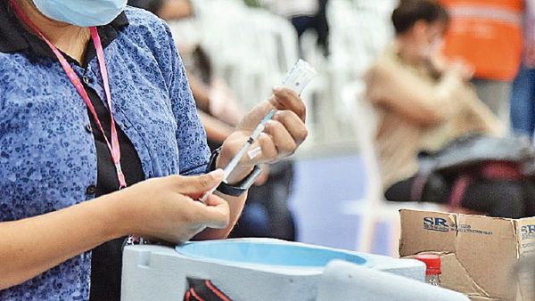 Aplicarán primera dosis a los de 19 y 50 años